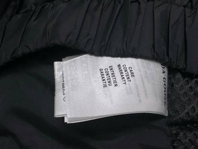 P780 Top Purchasing Version (Wolf Hair Optional) 🇨🇦CANADA GOOES 24 new models 08 models/couple models Factory direct supply: supplying global purchasing agents, micro-business, entities, Tmall, high-end stalls and studio cooperation, free shipping! Canada Goose Expedition Parka 2008 is the same style for men and women. It is mid-length and the most timeless classic. All Arctic and Antarctic scientific expedition teams choose Canada Goose as their cold-proof equipment. It is the Rolls-Royce of down jackets. ➖ Industry-leading anti-counterfeiting chip sensing. ➖ Imported Behringer embroidery machines and customized embroidery labels, the highest level and industry leading. ➖ Imported Korean 21-count polyester-cotton blended original fabric, TC85 waterproof coated fabric, water-repellent, windproof and wear-resistant. ➖ The new national standard 80 white duck down is filled with an average of 520 grams of down. The amount of down filled is industry-leading. ➖ 100% nylon lining with double double-layer sealing design to prevent velvet running, and seamless thread design on the cuffs! ➖ Western Canadian Green Wolf Collar. ➖ Yoshida YKK provides original factory-customized electroplated sliders. YKK two-way lockable zippers are tight and smooth and do not peel off paint. ➖ 3M composite Velcro is durable and the accessories and hardware are all custom-made. Note: Our copywriting is only simple and clear. Instead of bragging about the copywriting, it is better to compare and understand with samples. Only for the purest goose, the most dedicated, the most professional, the highest quality, the highest cost performance!  Size:XS-XXL